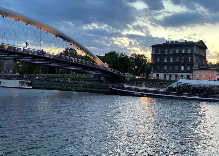 Elegant Riverside Flat Garden