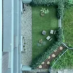 Elegant Riverside Flat Garden *