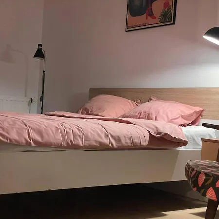 Elegant Riverside Flat Garden Apartamento *