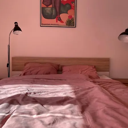 Apartamento Elegant Riverside Flat Garden