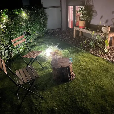 Elegant Riverside Flat Garden Lejlighed