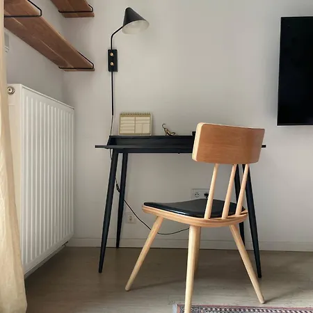 Elegant Riverside Flat Garden Apartamento