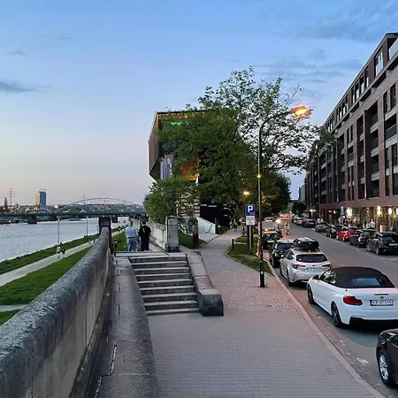 Apartamento Elegant Riverside Flat Garden *